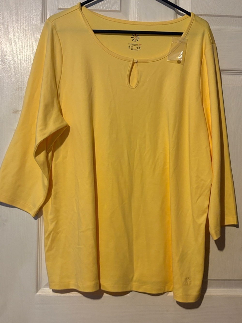 Isaac Mizrahi Sunny Yellow Keyhole 3/4 Sleeve Top